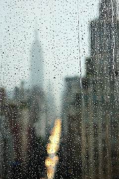 عکس باران پشت شیشه برای بک گراند گوشی